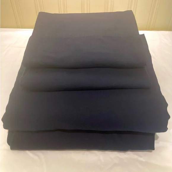 Luxurious Black Bedding Set - Picture 1 of 2